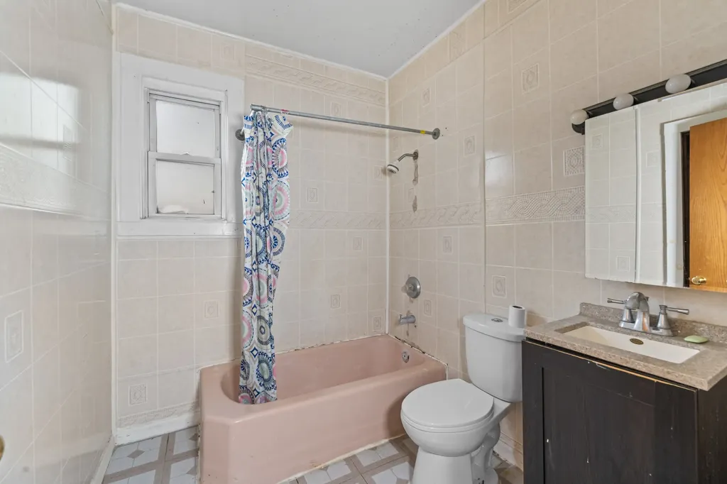 13513 South Baltimore Avenue Chicago IL 60633