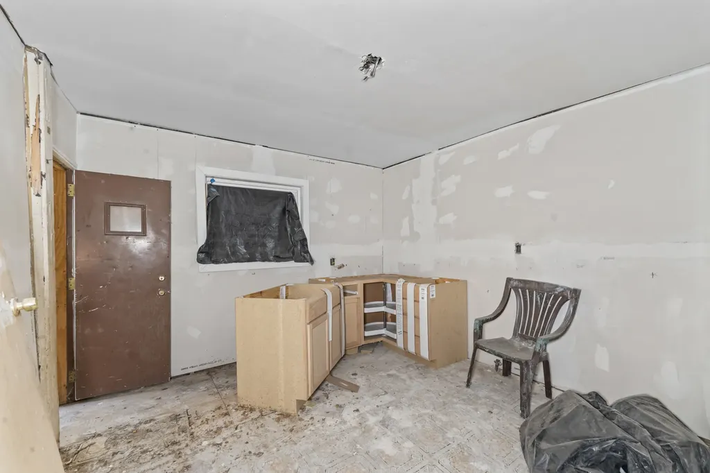 13513 South Baltimore Avenue Chicago IL 60633