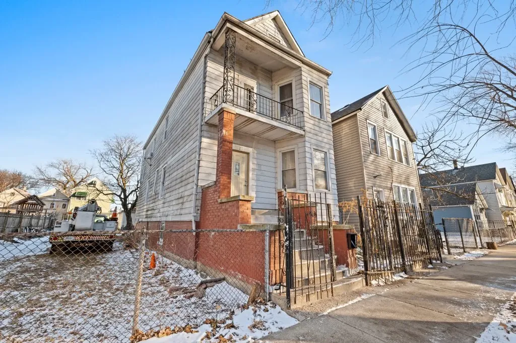 4827 South Throop Street Chicago IL 60609