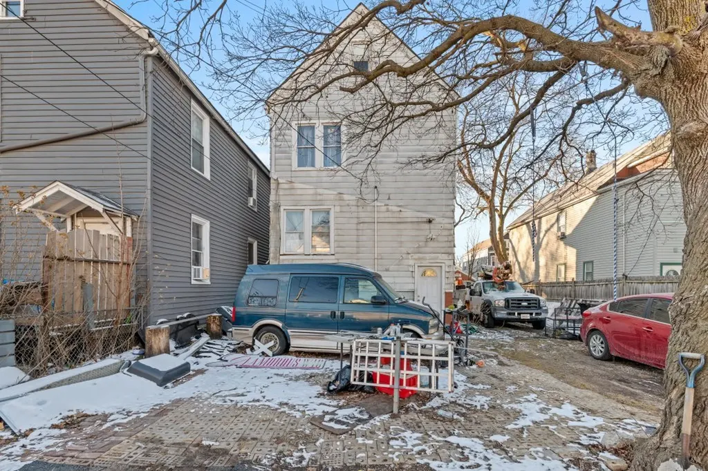 4827 South Throop Street Chicago IL 60609
