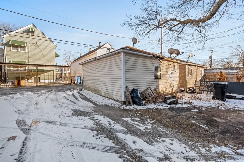 4827 South Throop Street Chicago IL 60609