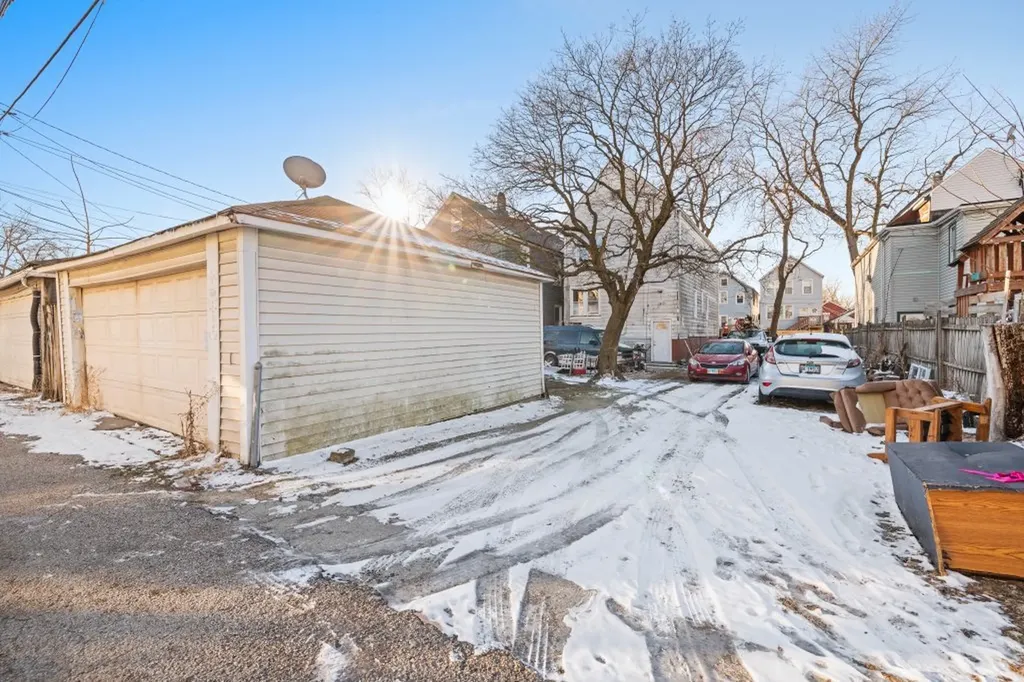 4827 South Throop Street Chicago IL 60609