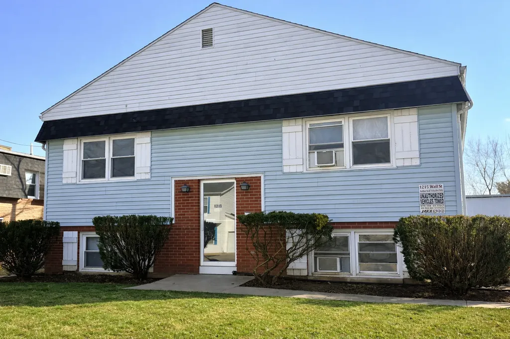 1215 Wall Street Normal IL 61761