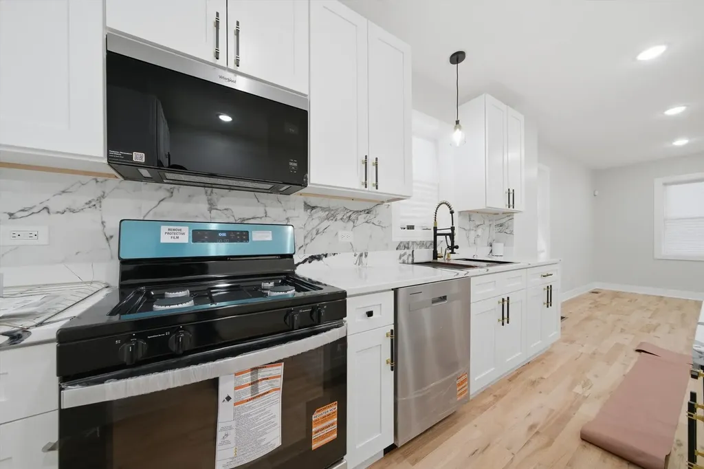 7146 South Constance Avenue Chicago IL 60649