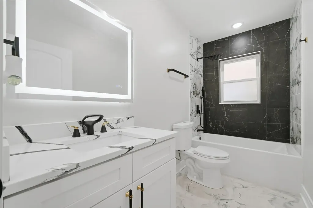 7146 South Constance Avenue Chicago IL 60649