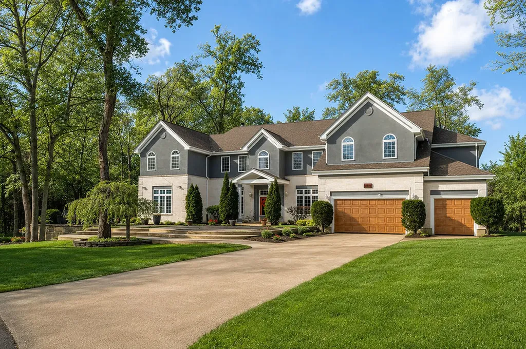 28W280 Oak Creek Court West Chicago IL 60185