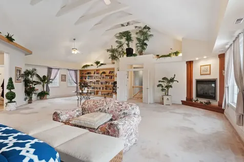 28W280 Oak Creek Court West Chicago IL 60185