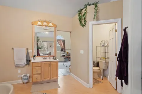 28W280 Oak Creek Court West Chicago IL 60185