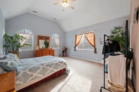 28W280 Oak Creek Court West Chicago IL 60185