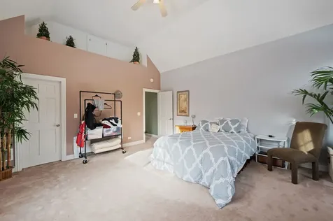 28W280 Oak Creek Court West Chicago IL 60185