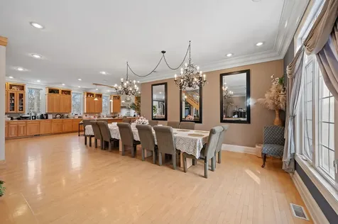28W280 Oak Creek Court West Chicago IL 60185