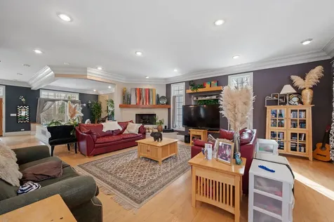 28W280 Oak Creek Court West Chicago IL 60185