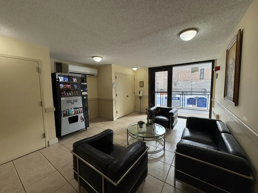 21 West Goethe Street Chicago IL 60610