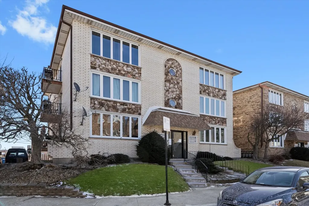 6237 South Newland Avenue Chicago IL 60638