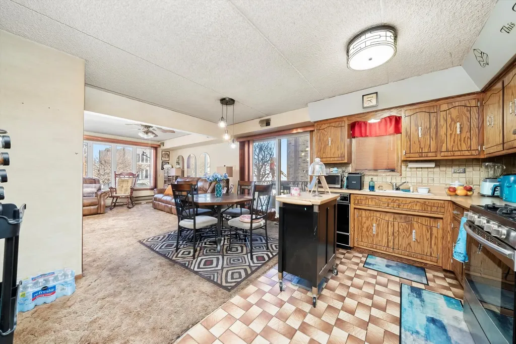 6237 South Newland Avenue Chicago IL 60638