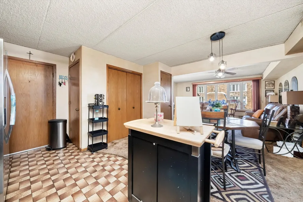 6237 South Newland Avenue Chicago IL 60638