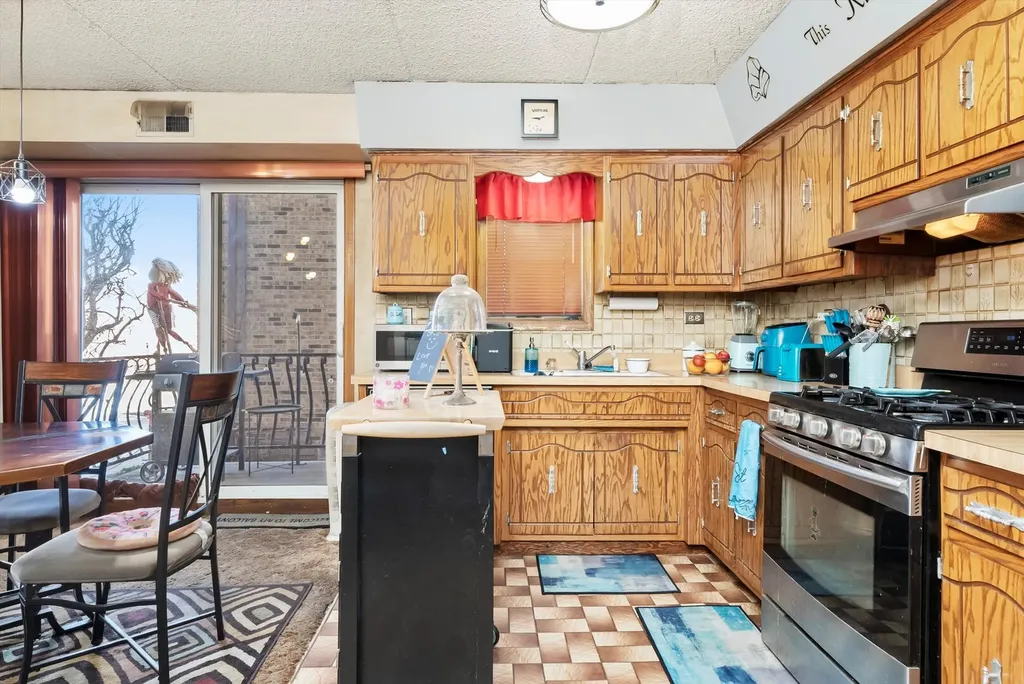 6237 South Newland Avenue Chicago IL 60638