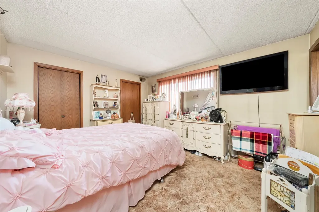 6237 South Newland Avenue Chicago IL 60638