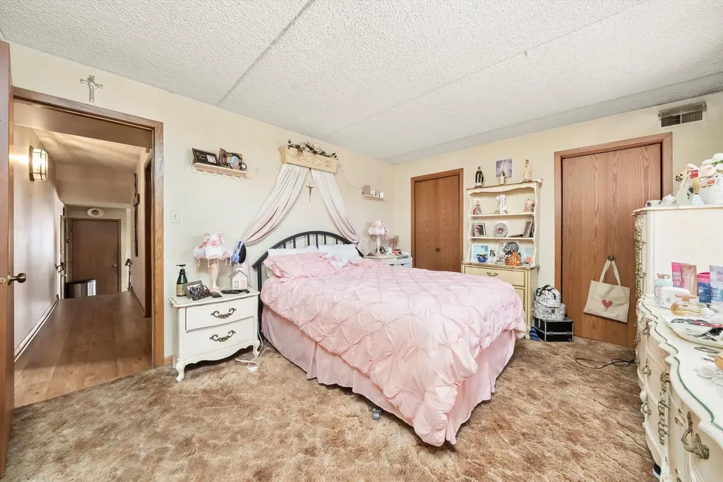 6237 South Newland Avenue Chicago IL 60638