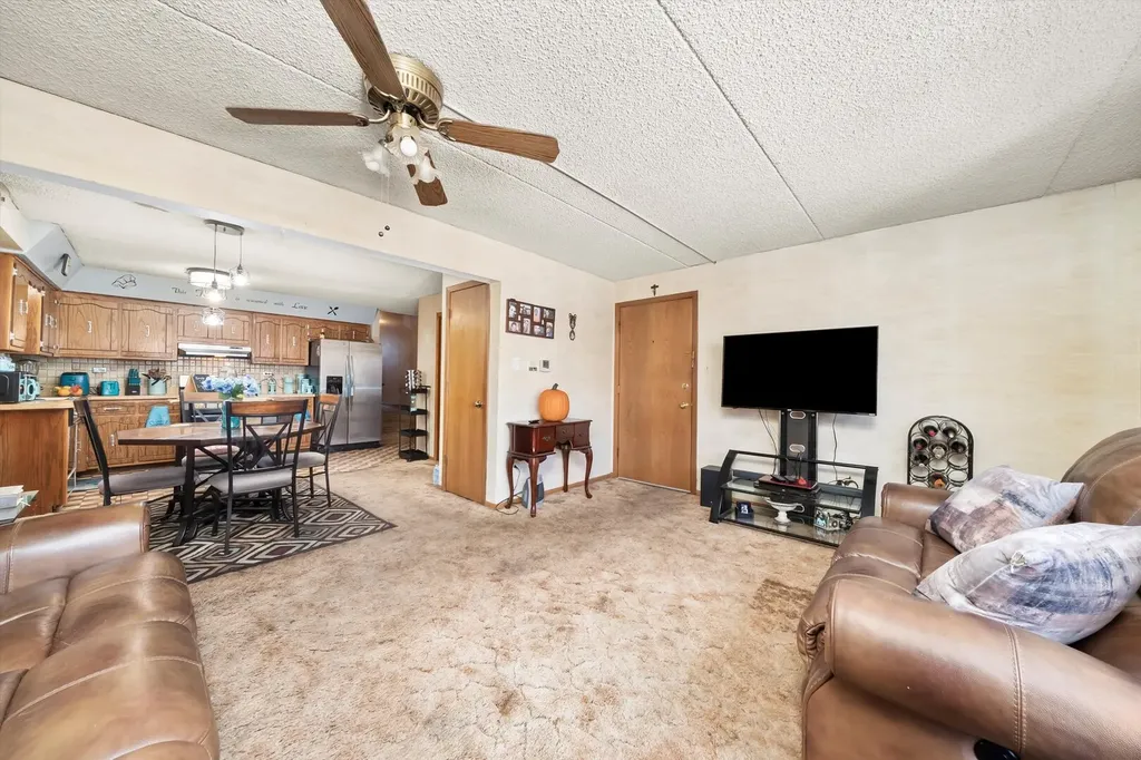 6237 South Newland Avenue Chicago IL 60638