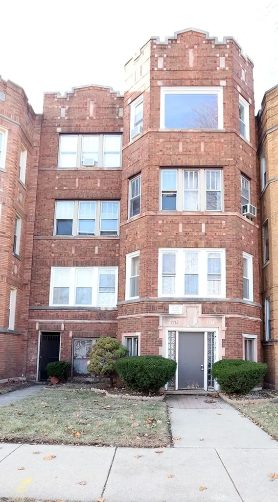 7712 South Ridgeland Avenue Chicago IL 60649
