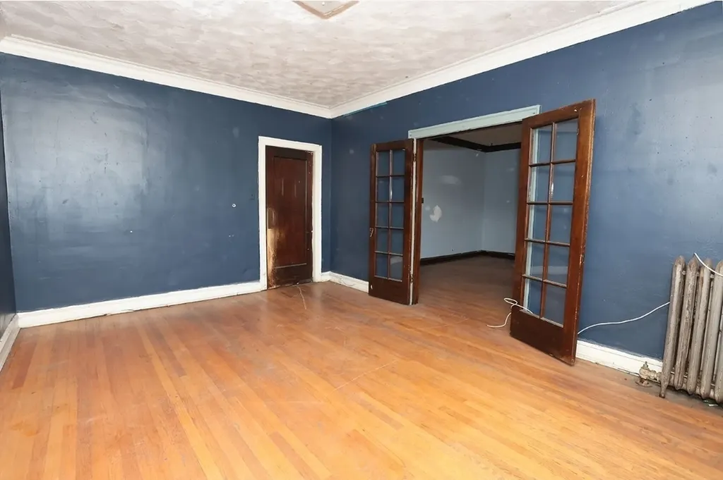 7712 South Ridgeland Avenue Chicago IL 60649