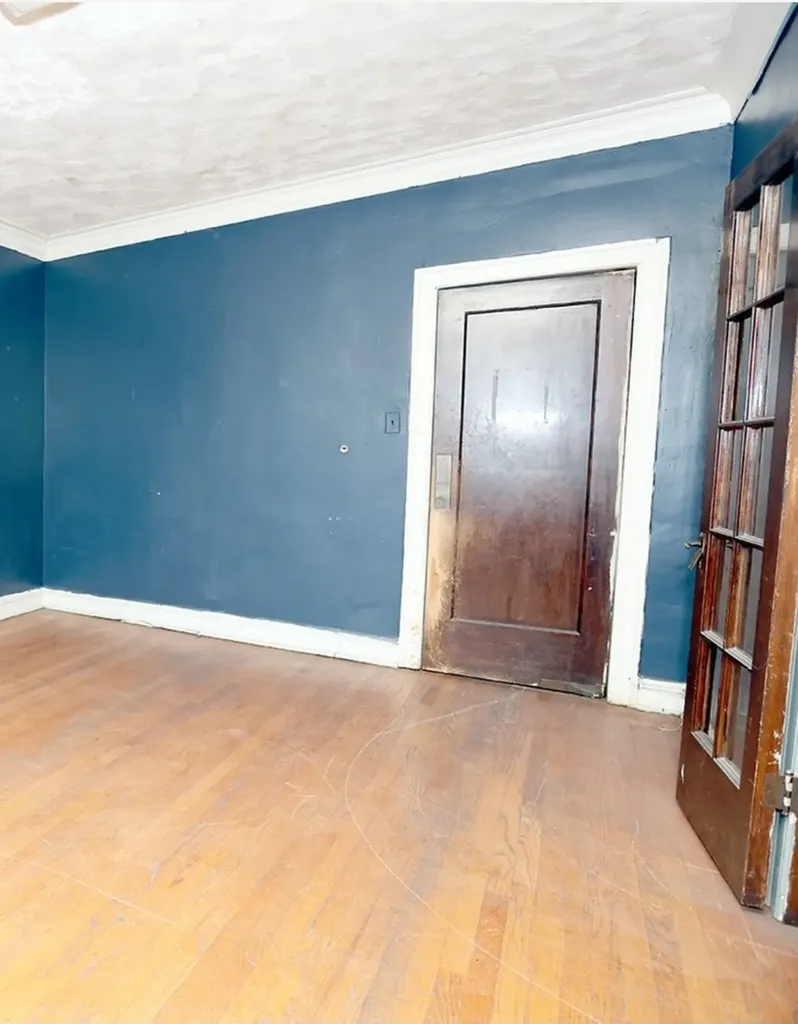 7712 South Ridgeland Avenue Chicago IL 60649