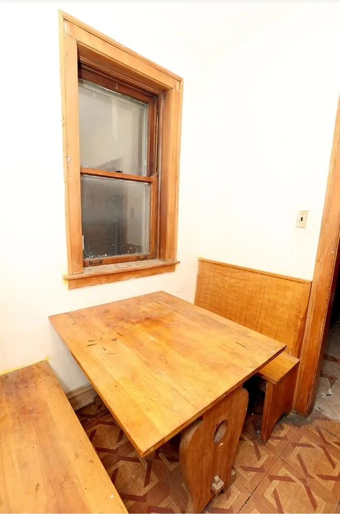 7712 South Ridgeland Avenue Chicago IL 60649