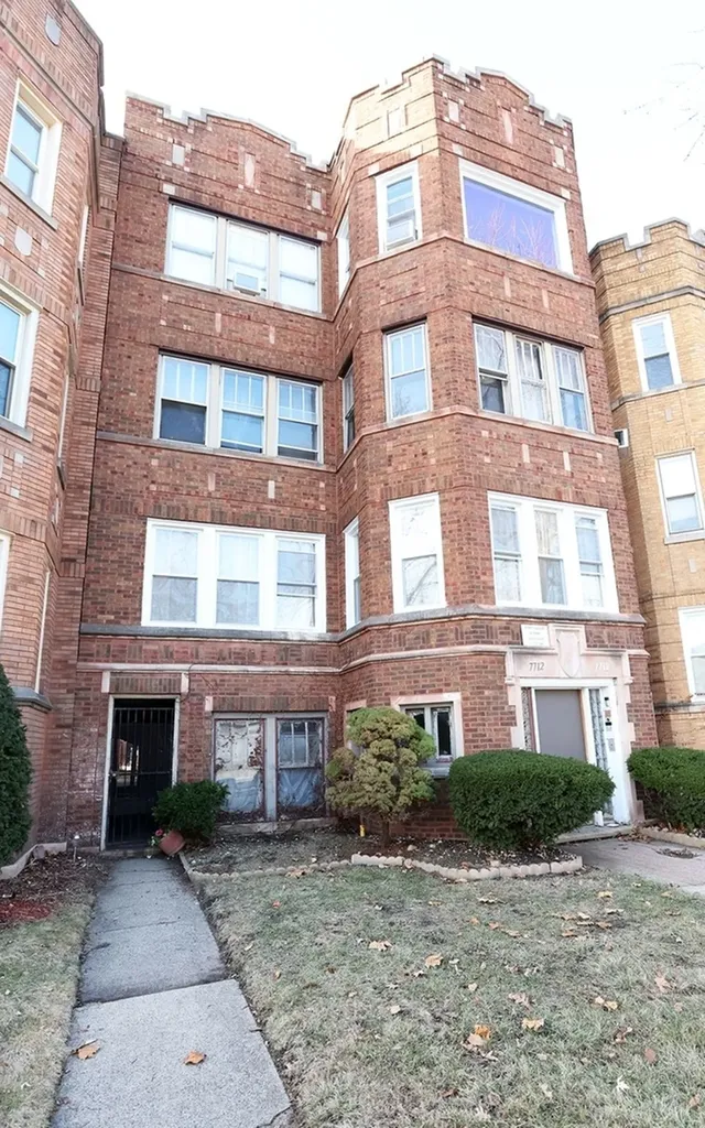7712 South Ridgeland Avenue Chicago IL 60649