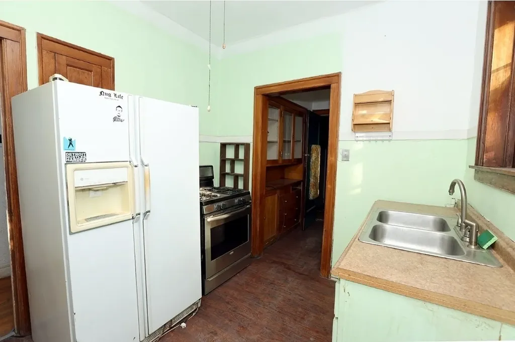7712 South Ridgeland Avenue Chicago IL 60649
