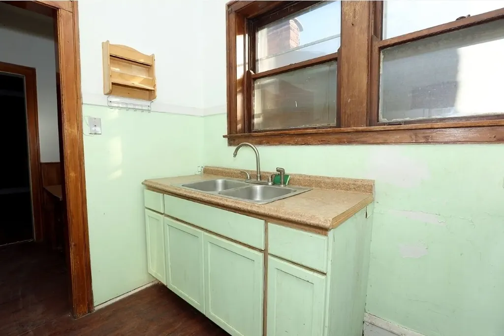 7712 South Ridgeland Avenue Chicago IL 60649