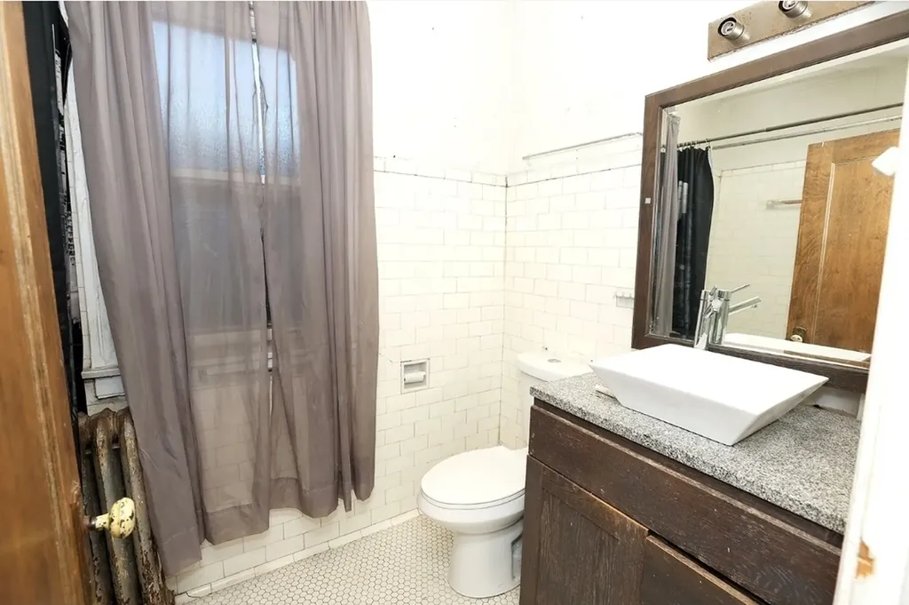 7712 South Ridgeland Avenue Chicago IL 60649