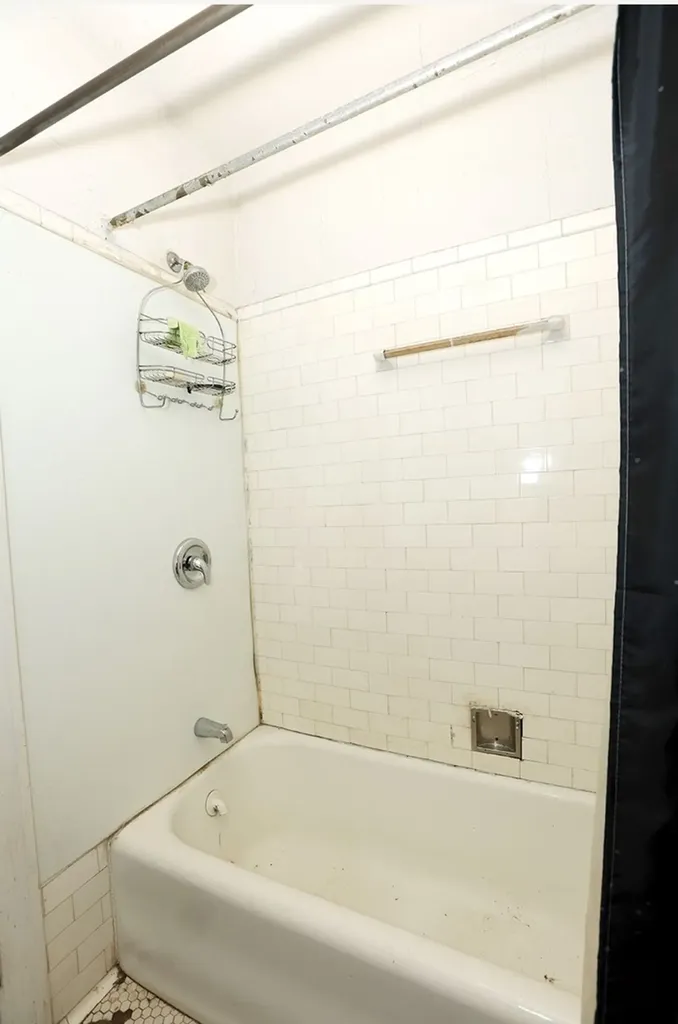 7712 South Ridgeland Avenue Chicago IL 60649