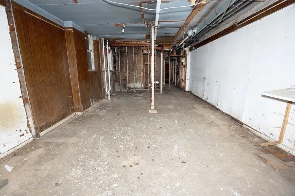 7712 South Ridgeland Avenue Chicago IL 60649