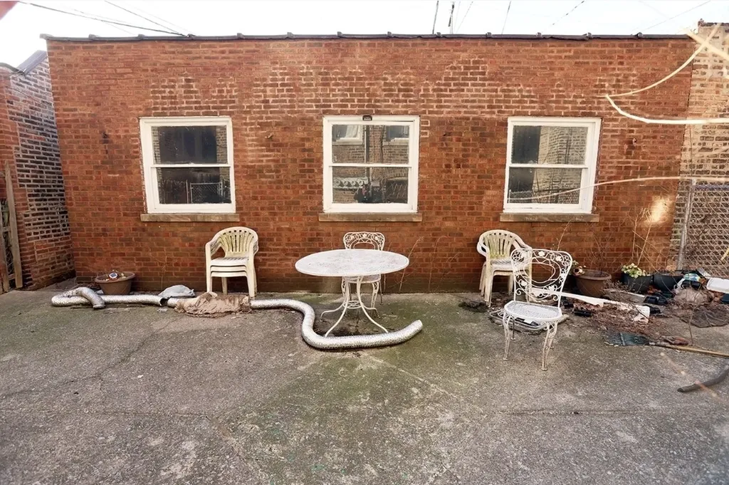 7712 South Ridgeland Avenue Chicago IL 60649