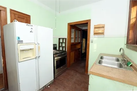 7712 South Ridgeland Avenue Chicago IL 60649