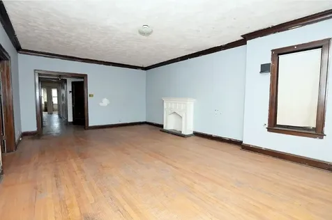 7712 South Ridgeland Avenue Chicago IL 60649