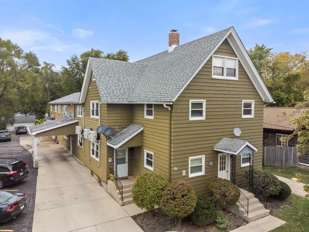 304 Hankes Avenue Aurora IL 60505