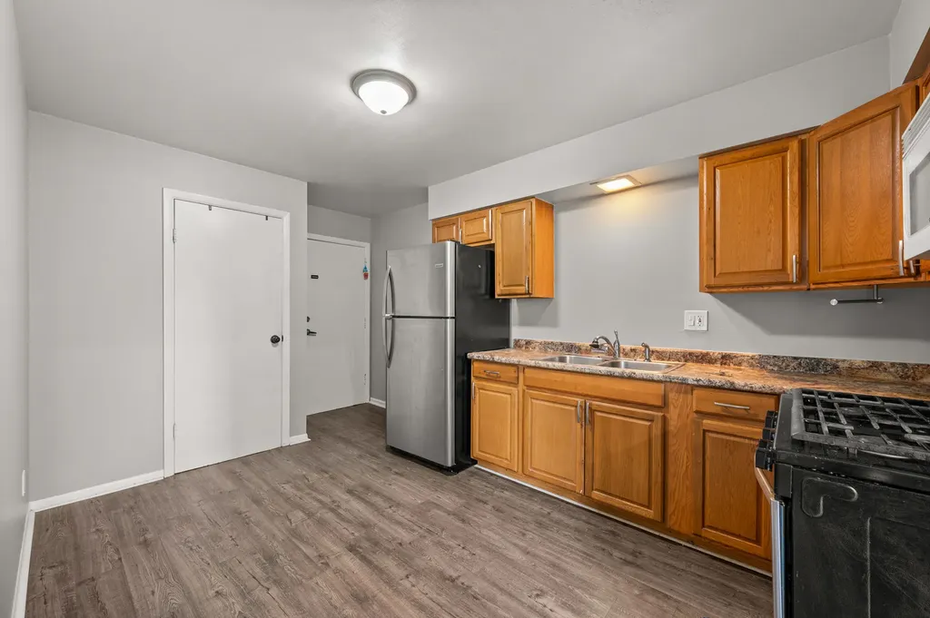 304 Hankes Avenue Aurora IL 60505