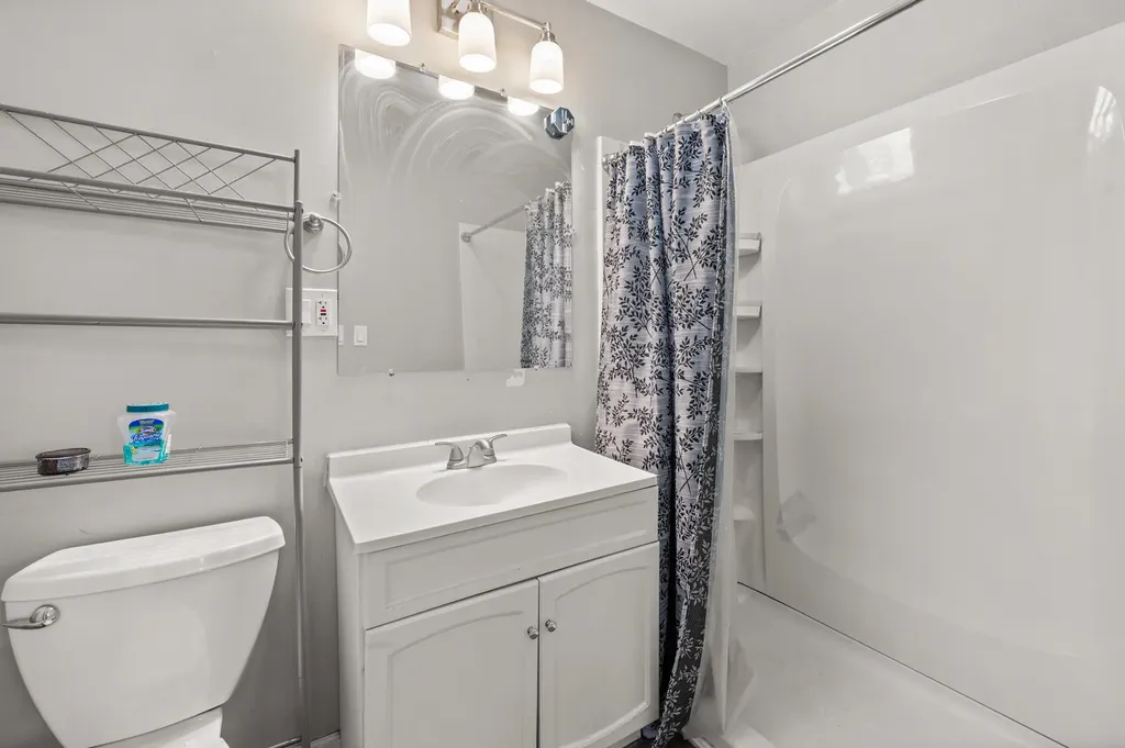 304 Hankes Avenue Aurora IL 60505