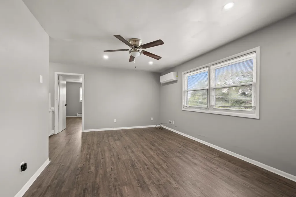 304 Hankes Avenue Aurora IL 60505