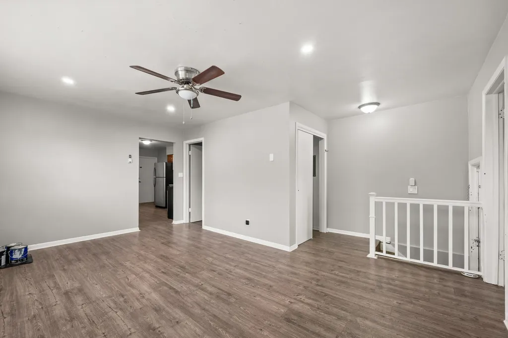 304 Hankes Avenue Aurora IL 60505