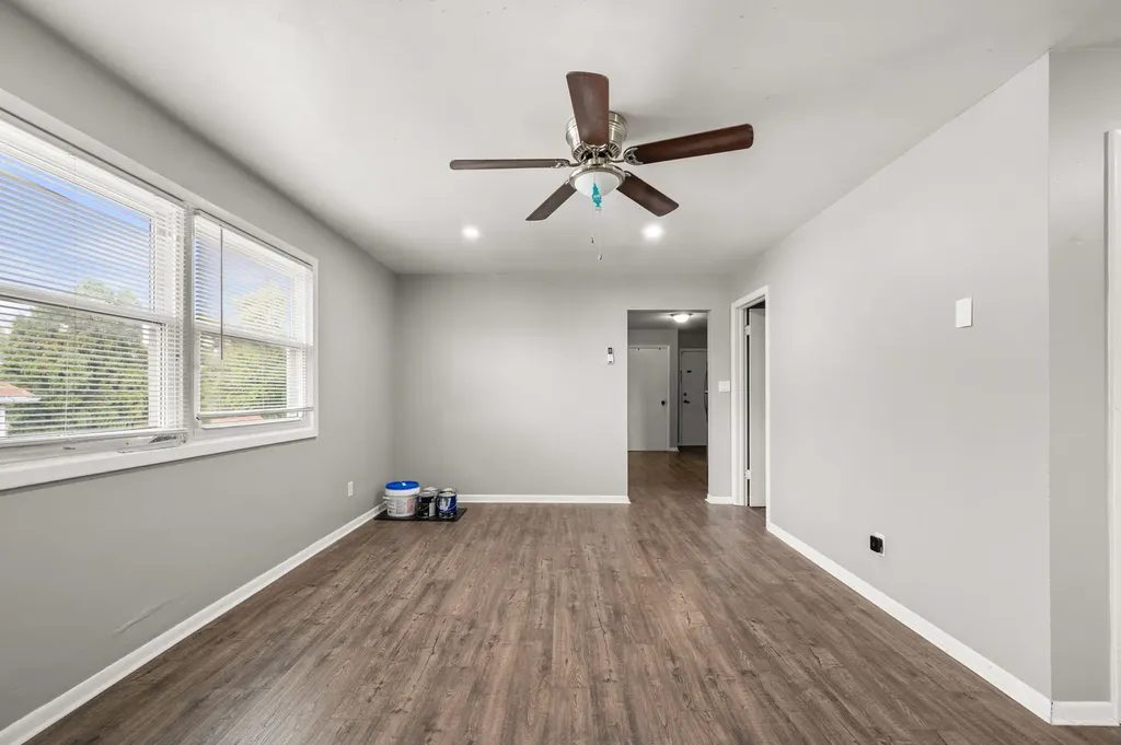 304 Hankes Avenue Aurora IL 60505