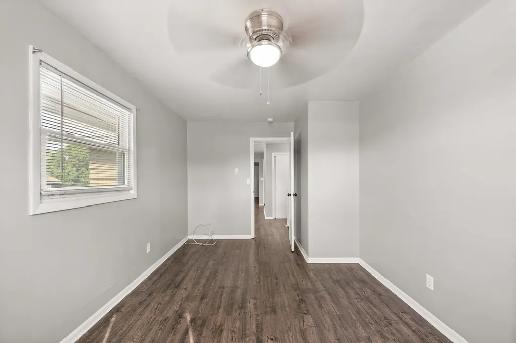 304 Hankes Avenue Aurora IL 60505