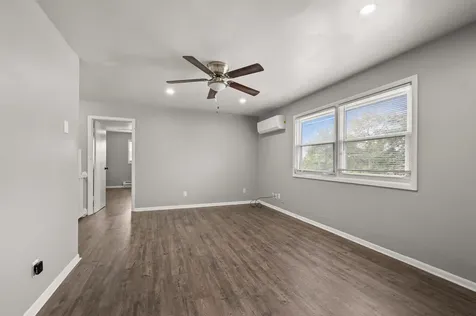 304 Hankes Avenue Aurora IL 60505
