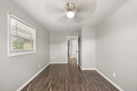 304 Hankes Avenue Aurora IL 60505