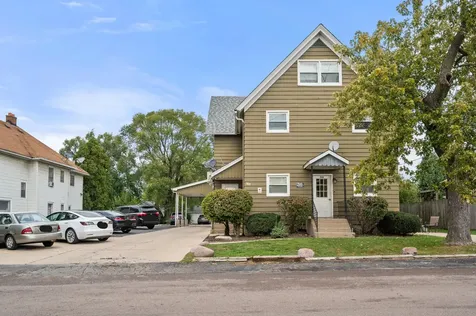 304 Hankes Avenue Aurora IL 60505