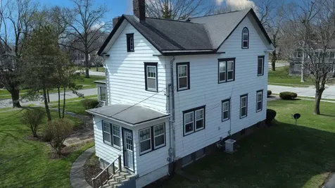 454 South 5th Street Watseka IL 60970
