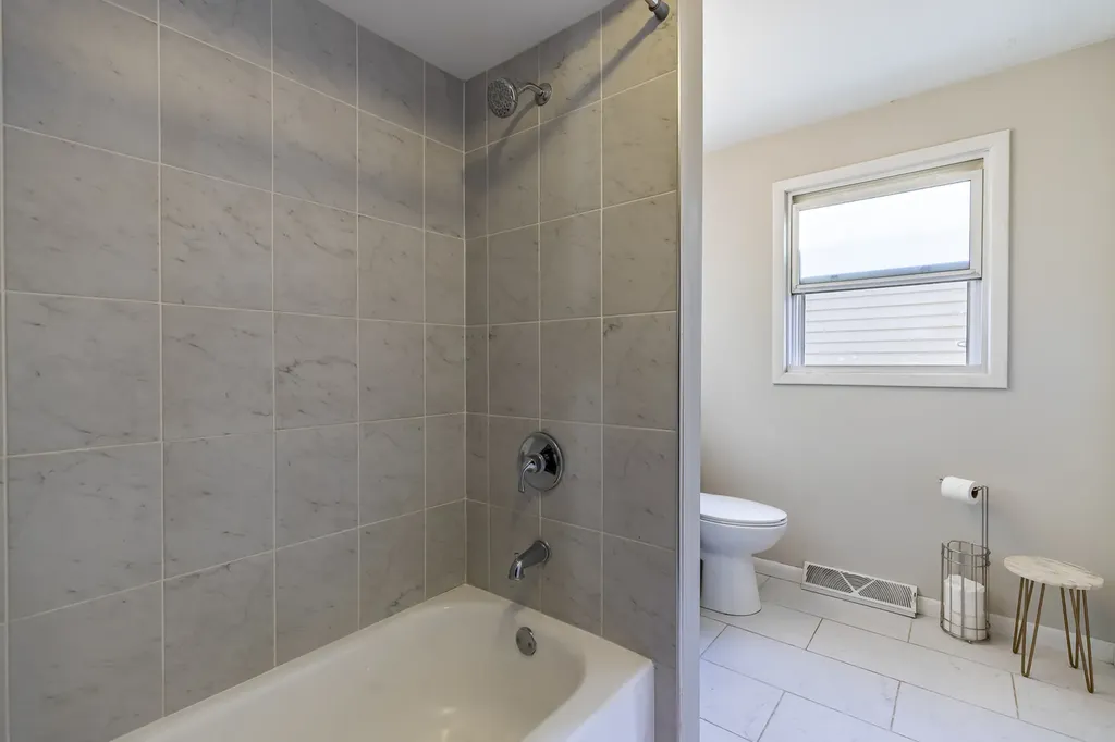 13415 South Mackinaw Avenue Chicago IL 60633