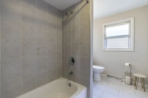 13415 South Mackinaw Avenue Chicago IL 60633